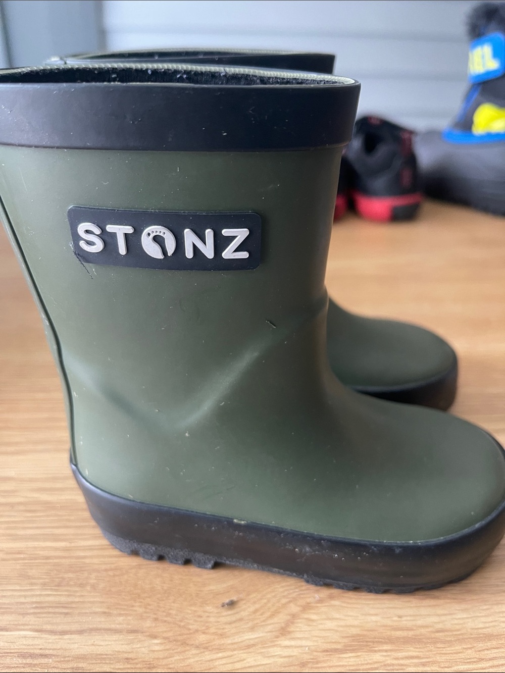 Stonz Kids Green Rain & Snow Boots with Black Trim toddler 4